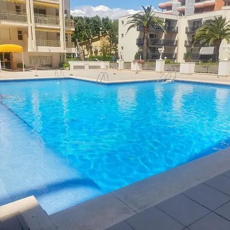 Varias Piscinas Salida Directa A La Playa Salou