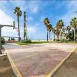 Varias Piscinas Salida Directa A La Playa Salou