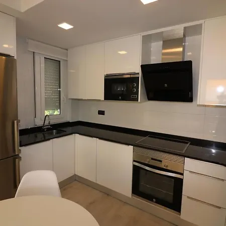 아파트 Varias Piscinas Salida Directa A La Playa 살루