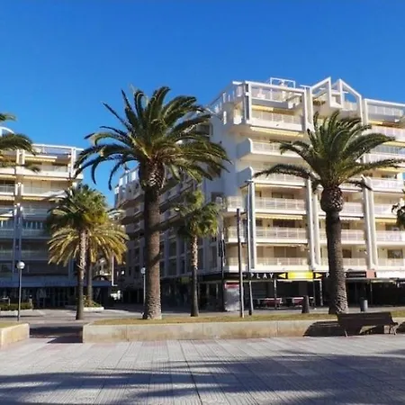Varias Piscinas Salida Directa A La Playa *